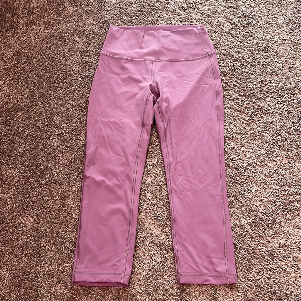 Lululemon Wunder Under Crop (High-Rise) *Full-On Luxtreme 21"
Size:6
